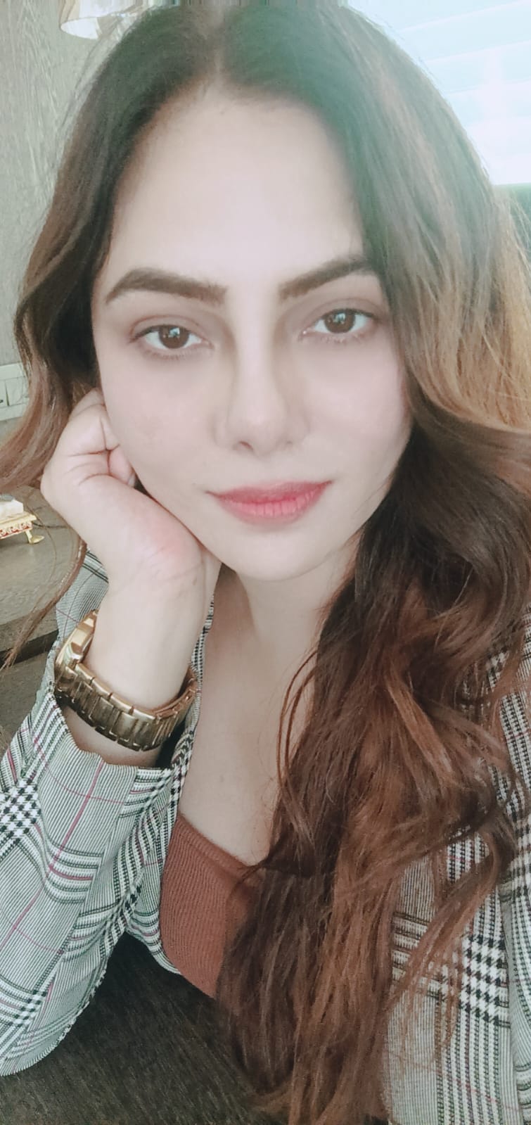Hypnotherapist Vibha Jain in a thoughtful pose at her Mumbai practice