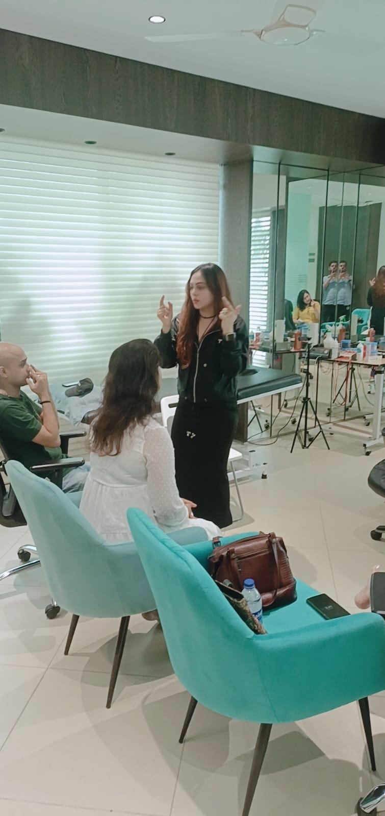 Vibha Jain coaching a client to build confidence through hypnotherapy